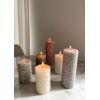 MALIA PILLAR CANDLE H12.5 CM. OFF WHITE - Bilde 4