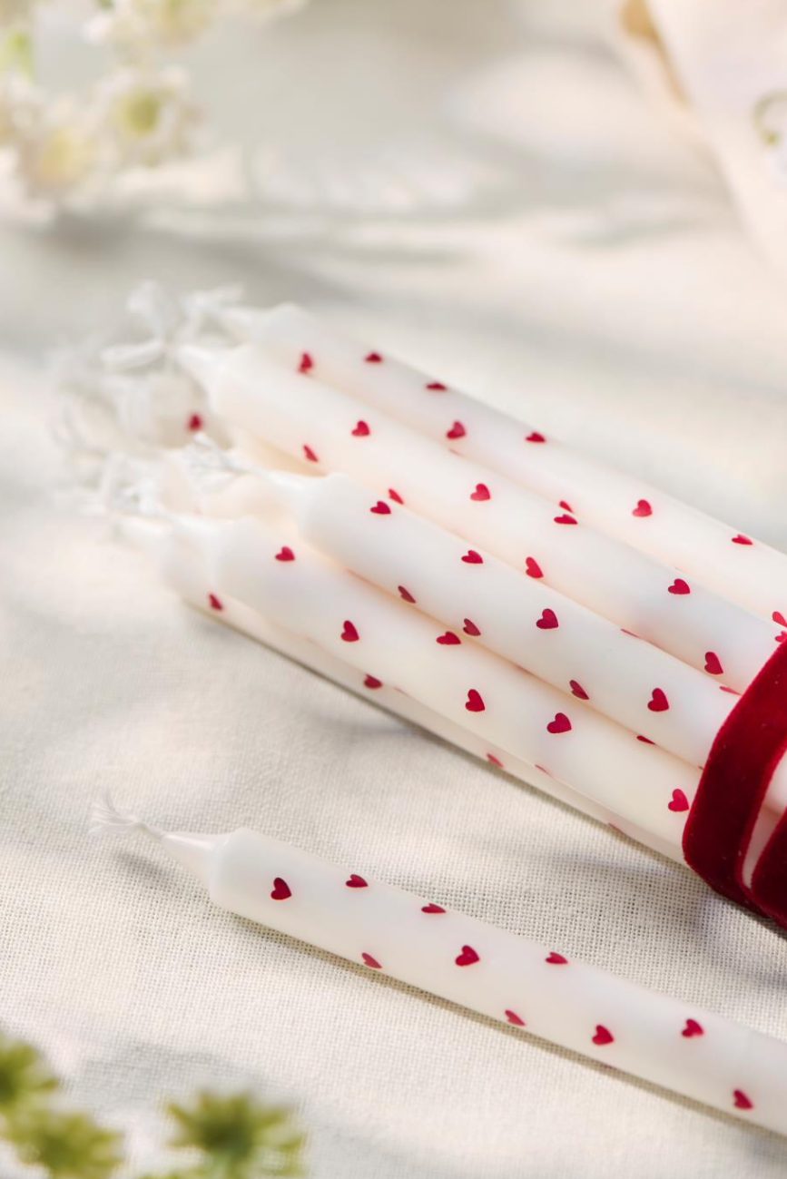 Lys med røde hjerter